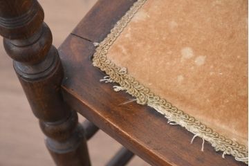 イギリスアンティーク　マホガニー材　背板の繊細なデザインと脚の挽き物が魅力のアームチェア(ダイニングチェア、椅子、イス、英国)(R-082287)
