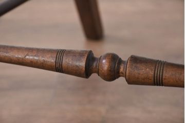 イギリスアンティーク　マホガニー材　背板の繊細なデザインと脚の挽き物が魅力のアームチェア(ダイニングチェア、椅子、イス、英国)(R-082287)