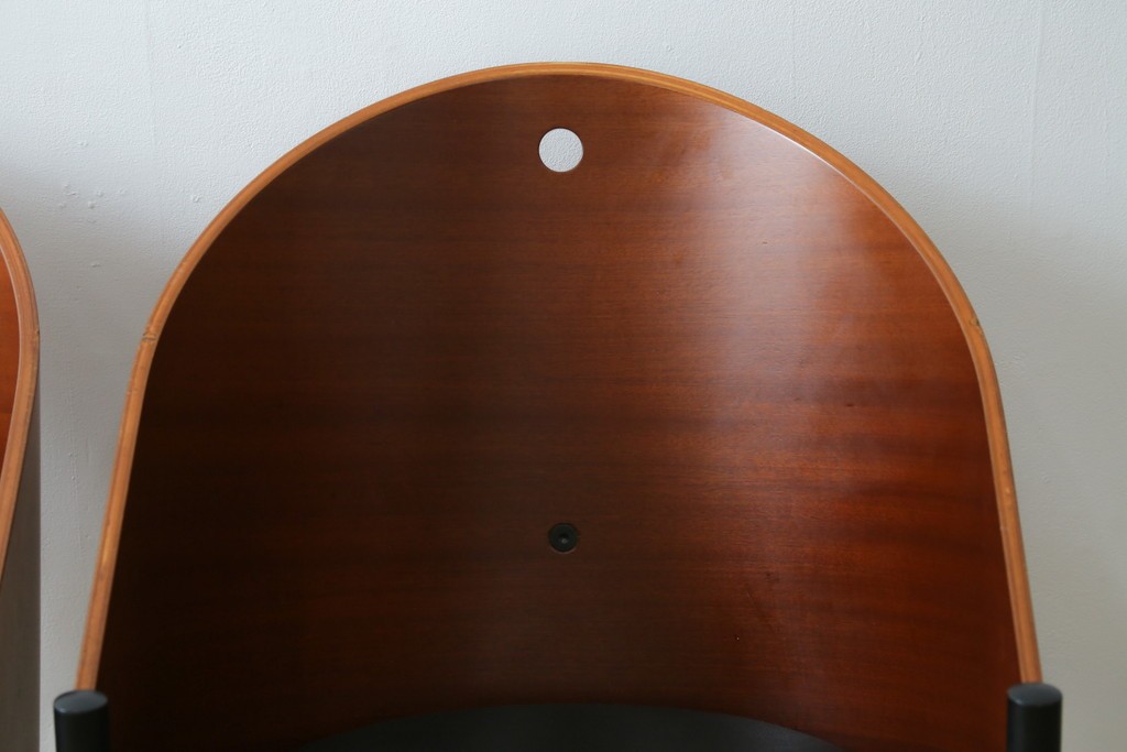 イタリアビンテージ　名作希少品!!　ドリアデ(Driade)　コステス(COSTES)　フィリップ・スタルク(Philippe Starck)デザイン　流線形のフォルムが美しいダイニングチェア2脚セット　(R-082288)