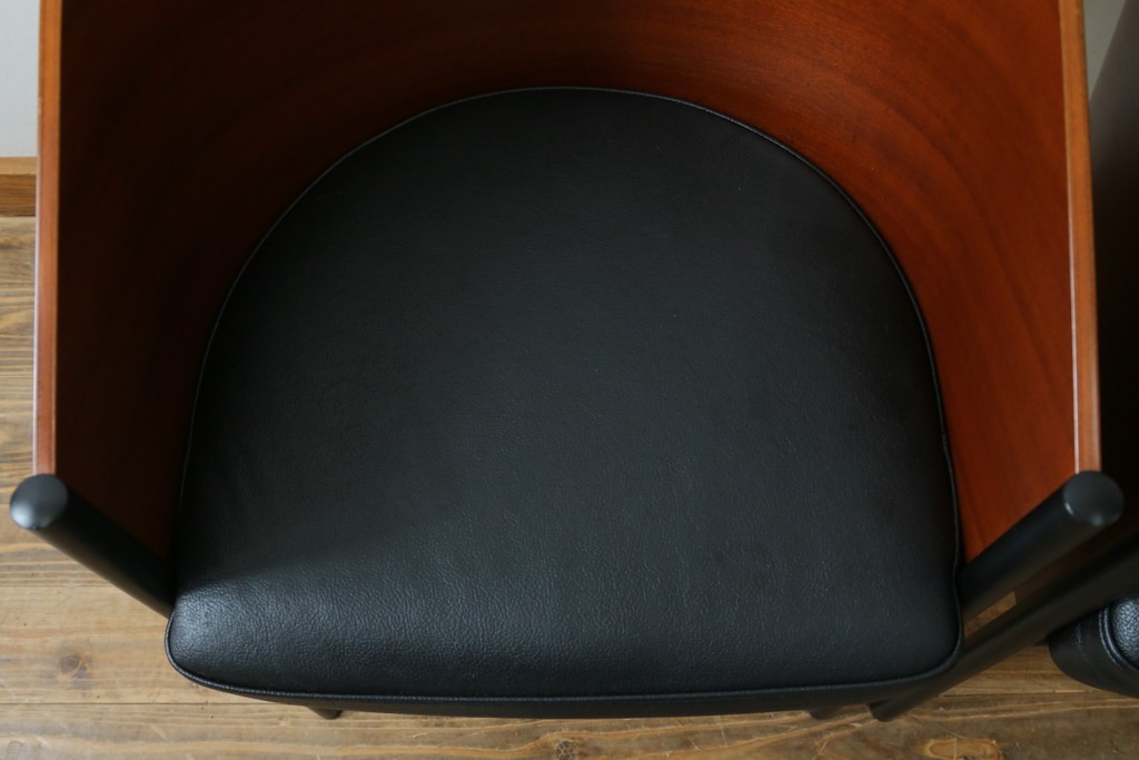 イタリアビンテージ　名作希少品!!　ドリアデ(Driade)　コステス(COSTES)　フィリップ・スタルク(Philippe Starck)デザイン　流線形のフォルムが美しいダイニングチェア2脚セット　(R-082288)