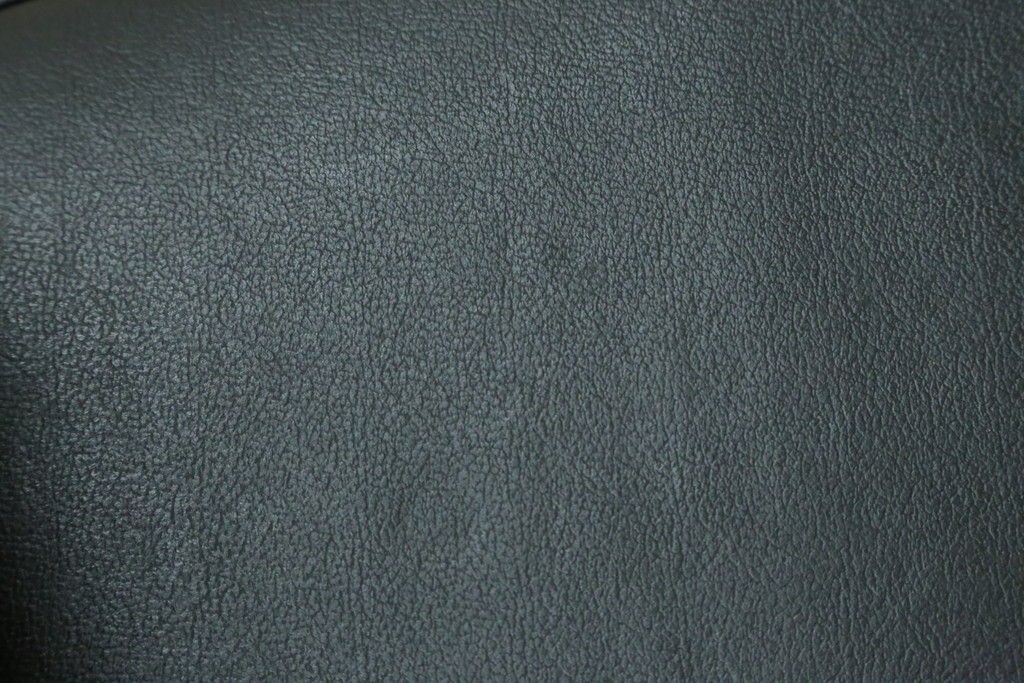 イタリアビンテージ　名作希少品!!　ドリアデ(Driade)　コステス(COSTES)　フィリップ・スタルク(Philippe Starck)デザイン　流線形のフォルムが美しいダイニングチェア2脚セット　(R-082288)