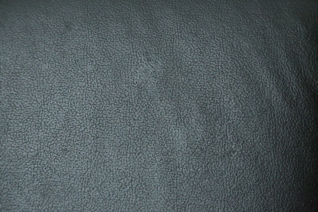 イタリアビンテージ　名作希少品!!　ドリアデ(Driade)　コステス(COSTES)　フィリップ・スタルク(Philippe Starck)デザイン　流線形のフォルムが美しいダイニングチェア2脚セット　(R-082288)