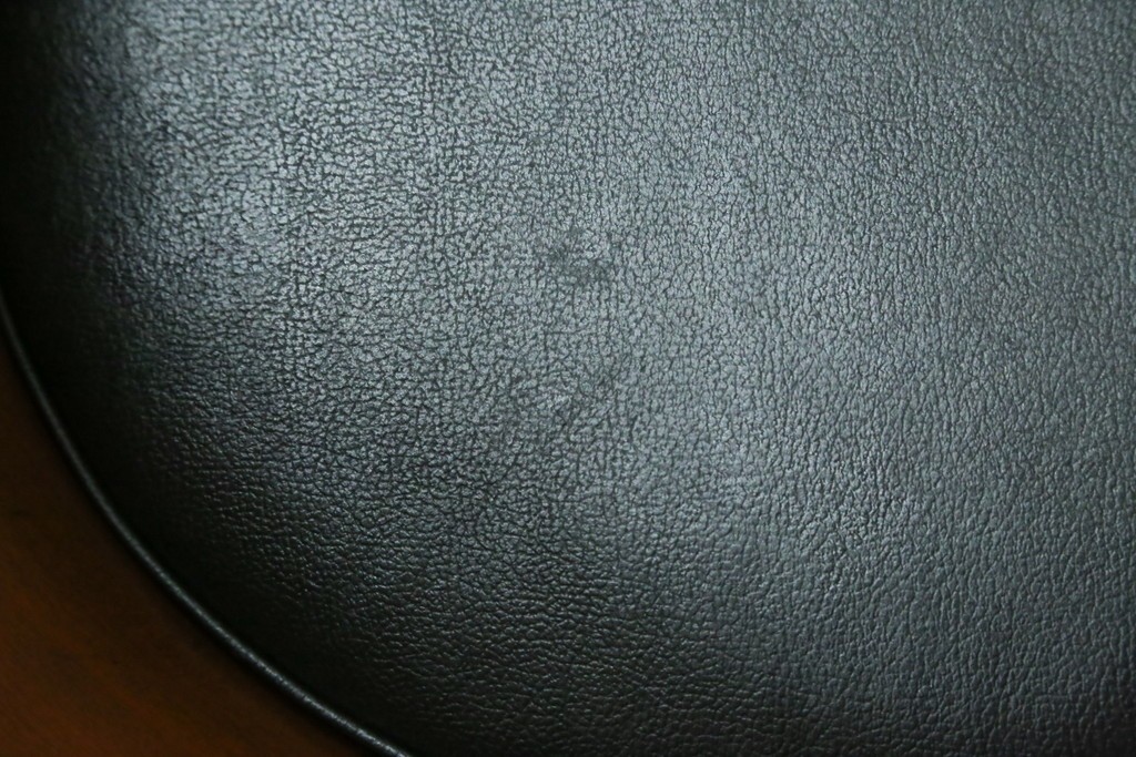 イタリアビンテージ　名作希少品!!　ドリアデ(Driade)　コステス(COSTES)　フィリップ・スタルク(Philippe Starck)デザイン　流線形のフォルムが美しいダイニングチェア2脚セット　(R-082288)