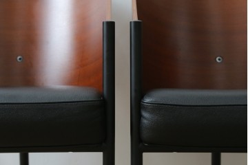 イタリアビンテージ　名作希少品!!　ドリアデ(Driade)　コステス(COSTES)　フィリップ・スタルク(Philippe Starck)デザイン　流線形のフォルムが美しいダイニングチェア2脚セット　(R-082288)