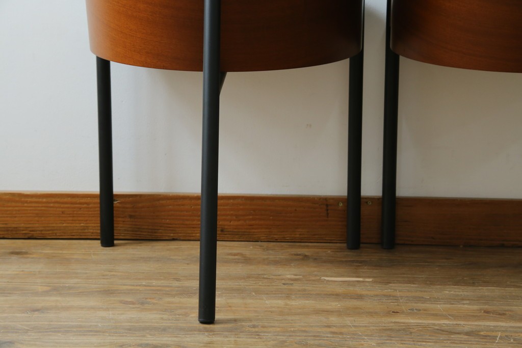 イタリアビンテージ　名作希少品!!　ドリアデ(Driade)　コステス(COSTES)　フィリップ・スタルク(Philippe Starck)デザイン　流線形のフォルムが美しいダイニングチェア2脚セット　(R-082288)