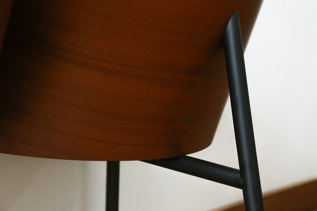 イタリアビンテージ　名作希少品!!　ドリアデ(Driade)　コステス(COSTES)　フィリップ・スタルク(Philippe Starck)デザイン　流線形のフォルムが美しいダイニングチェア2脚セット　(R-082288)