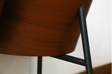 イタリアビンテージ　名作希少品!!　ドリアデ(Driade)　コステス(COSTES)　フィリップ・スタルク(Philippe Starck)デザイン　流線形のフォルムが美しいダイニングチェア2脚セット　(R-082288)