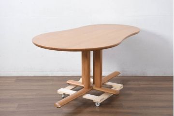 中古　美品　飛騨高山　家具ブランド　シラカワ(shirakawa)　ネオ(NEO)シリーズ　オーク材　ひょうたん型の天板が温かみを感じるダイニングテーブル(ネオテーブル、4人掛け、食卓、作業台)(定価約24万円)(R-082292)