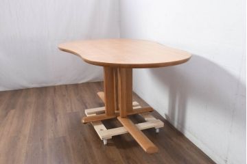 中古　美品　飛騨高山　家具ブランド　シラカワ(shirakawa)　ネオ(NEO)シリーズ　オーク材　ひょうたん型の天板が温かみを感じるダイニングテーブル(ネオテーブル、4人掛け、食卓、作業台)(定価約24万円)(R-082292)