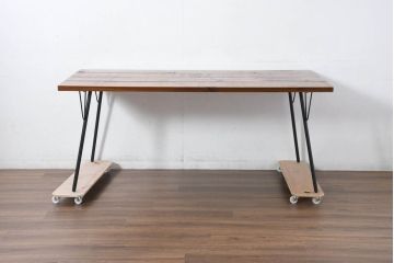 中古　美品　パイン材　ACME Furniture(アクメ ファニチャー)　木のぬくもりを感じる天板とすっきりとした脚が素敵なダイニングテーブル(4人掛け、食卓、作業台)(R-082294)