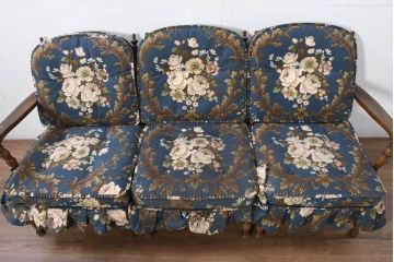 中古　飛騨産業　キツツキ　穂高シリーズ　美しい花柄が際立つ3人掛けソファ(3P、三人掛け、リビングチェア、トリプルソファ、アームソファ)(定価約40万円)(R-082296)