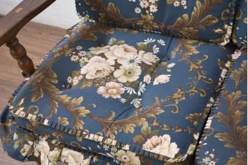 中古　飛騨産業　キツツキ　穂高シリーズ　美しい花柄が際立つ3人掛けソファ(3P、三人掛け、リビングチェア、トリプルソファ、アームソファ)(定価約40万円)(R-082296)