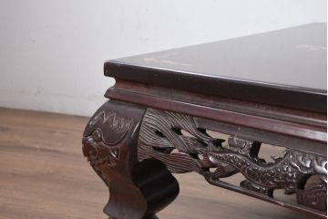 アジアンビンテージ　美しい螺鈿細工入り!!　透かし彫りが見事な座卓(ローテーブル、センターテーブル、リビングテーブル)(R-082299)