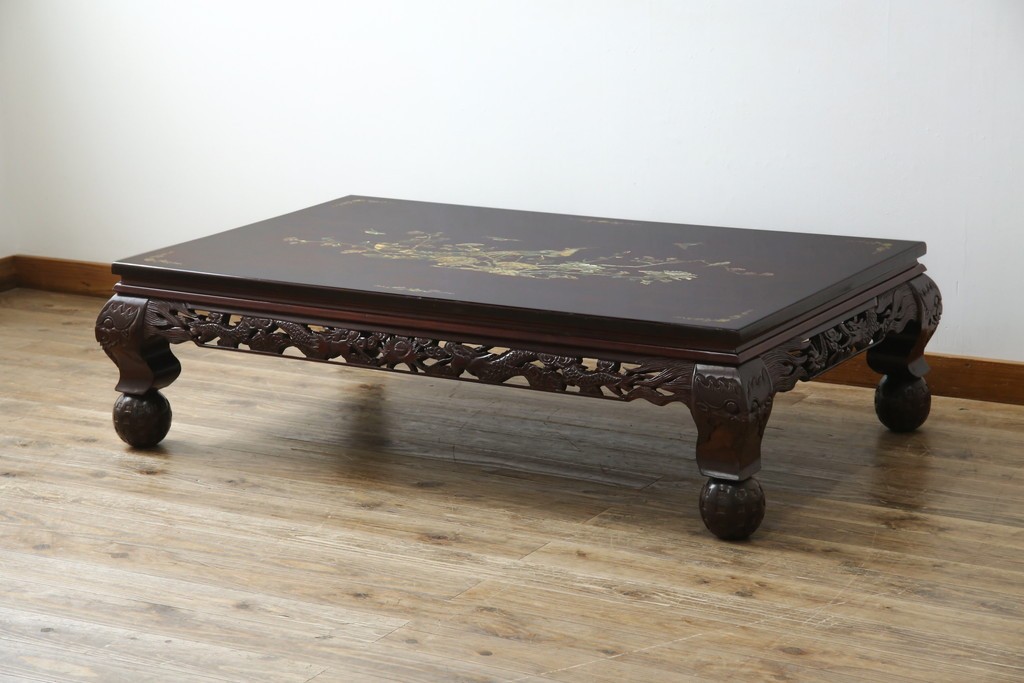 アジアンビンテージ　美しい螺鈿細工入り!!　透かし彫りが見事な座卓(ローテーブル、センターテーブル、リビングテーブル)(R-082299)