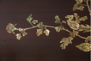 アジアンビンテージ　美しい螺鈿細工入り!!　透かし彫りが見事な座卓(ローテーブル、センターテーブル、リビングテーブル)(R-082299)