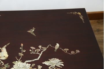 アジアンビンテージ　美しい螺鈿細工入り!!　透かし彫りが見事な座卓(ローテーブル、センターテーブル、リビングテーブル)(R-082299)