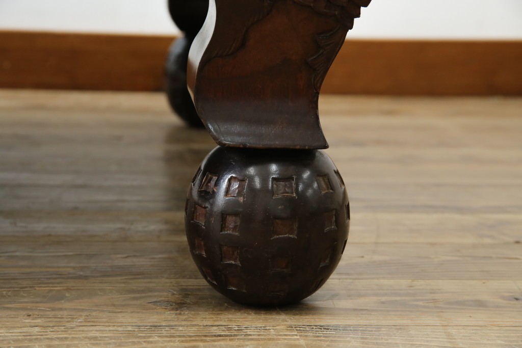 アジアンビンテージ　美しい螺鈿細工入り!!　透かし彫りが見事な座卓(ローテーブル、センターテーブル、リビングテーブル)(R-082299)