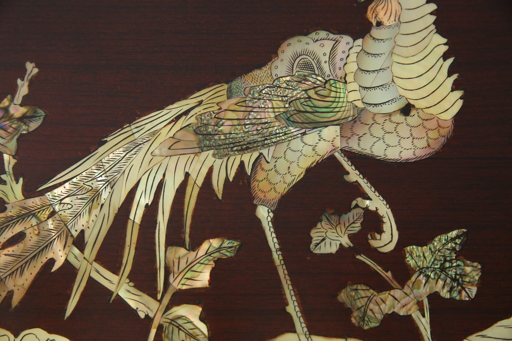 アジアンビンテージ　美しい螺鈿細工入り!!　透かし彫りが見事な座卓(ローテーブル、センターテーブル、リビングテーブル)(R-082299)