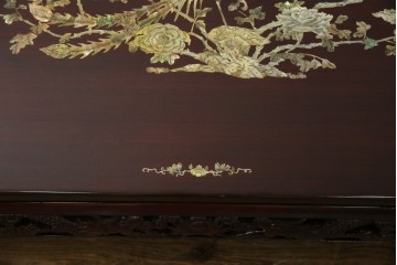 アジアンビンテージ　美しい螺鈿細工入り!!　透かし彫りが見事な座卓(ローテーブル、センターテーブル、リビングテーブル)(R-082299)