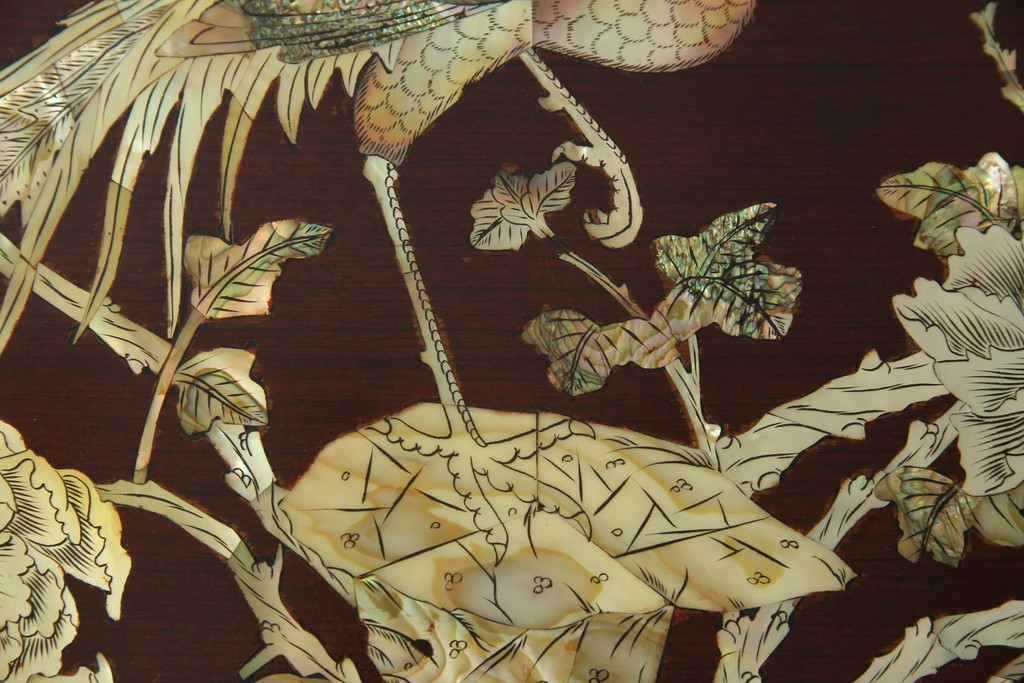 アジアンビンテージ　美しい螺鈿細工入り!!　透かし彫りが見事な座卓(ローテーブル、センターテーブル、リビングテーブル)(R-082299)