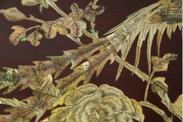 アジアンビンテージ　美しい螺鈿細工入り!!　透かし彫りが見事な座卓(ローテーブル、センターテーブル、リビングテーブル)(R-082299)