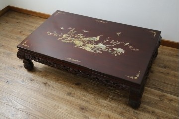 アジアンビンテージ　美しい螺鈿細工入り!!　透かし彫りが見事な座卓(ローテーブル、センターテーブル、リビングテーブル)(R-082299)