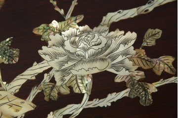 アジアンビンテージ　美しい螺鈿細工入り!!　透かし彫りが見事な座卓(ローテーブル、センターテーブル、リビングテーブル)(R-082299)