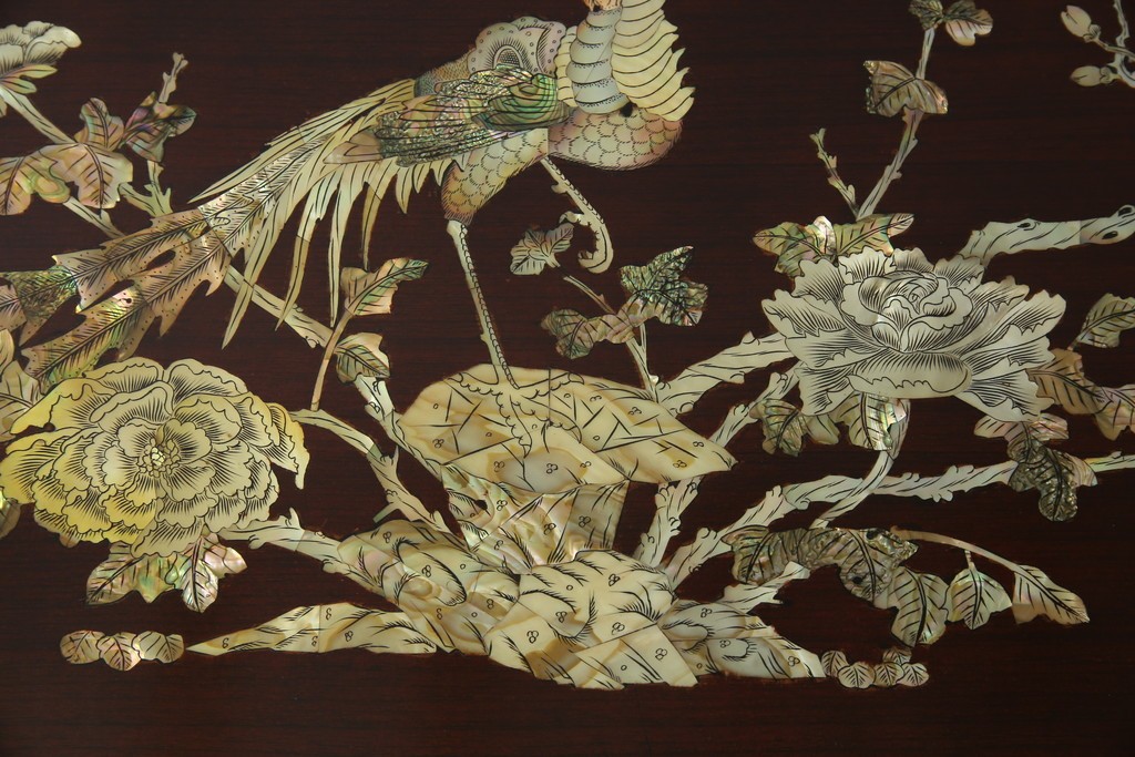 アジアンビンテージ　美しい螺鈿細工入り!!　透かし彫りが見事な座卓(ローテーブル、センターテーブル、リビングテーブル)(R-082299)