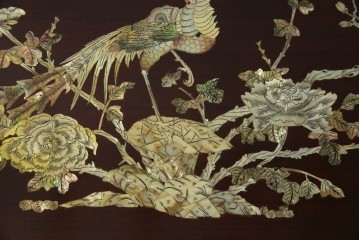 アジアンビンテージ　美しい螺鈿細工入り!!　透かし彫りが見事な座卓(ローテーブル、センターテーブル、リビングテーブル)(R-082299)