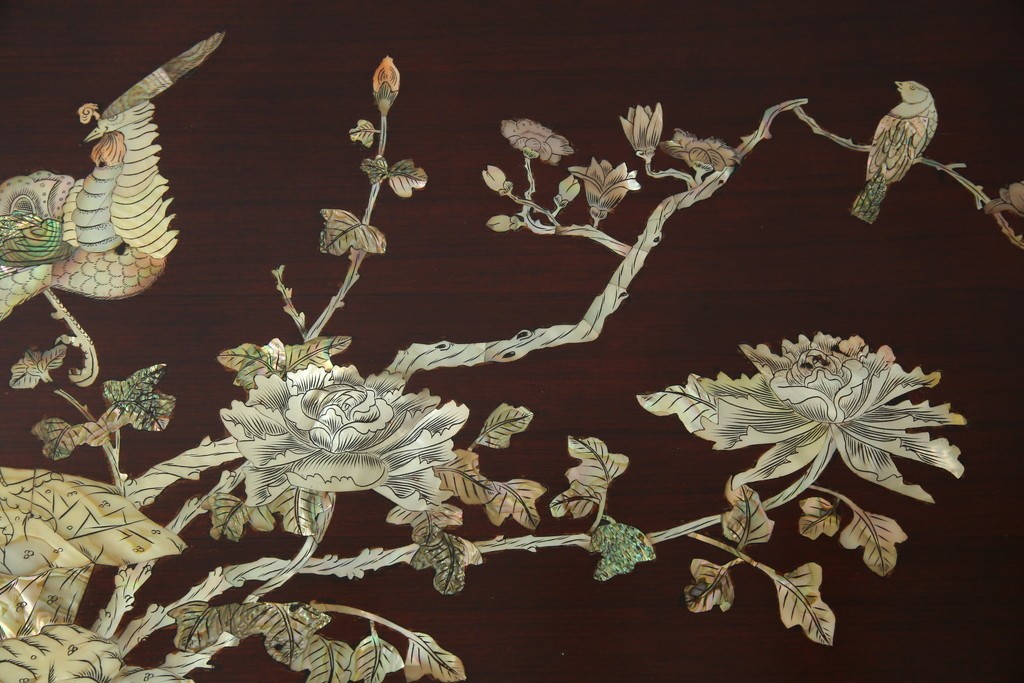 アジアンビンテージ　美しい螺鈿細工入り!!　透かし彫りが見事な座卓(ローテーブル、センターテーブル、リビングテーブル)(R-082299)