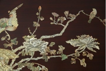 アジアンビンテージ　美しい螺鈿細工入り!!　透かし彫りが見事な座卓(ローテーブル、センターテーブル、リビングテーブル)(R-082299)