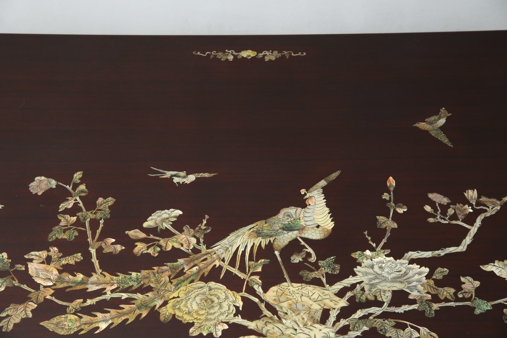 アジアンビンテージ　美しい螺鈿細工入り!!　透かし彫りが見事な座卓(ローテーブル、センターテーブル、リビングテーブル)(R-082299)