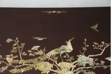 アジアンビンテージ　美しい螺鈿細工入り!!　透かし彫りが見事な座卓(ローテーブル、センターテーブル、リビングテーブル)(R-082299)