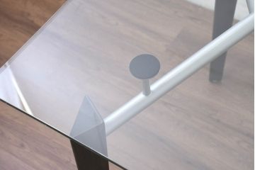 中古　美品　AD CORE(エーディ コア)　CENTRO(セントロ)　AD-872B-150　異素材の組み合わせがモダンでスタイリッシュなダイニングテーブル(ガラステーブル、ガラス天板、食卓、4人掛け)(定価約25万円)(R-082302)