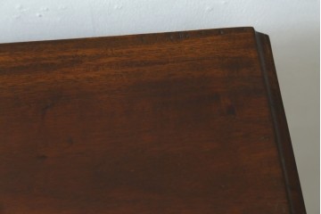アジアンヴィンテージ　チーク材　無垢材　気品と風格が漂うアンティーク調のサイドテーブル　(R-082303)
