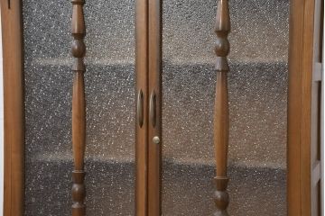 和製アンティーク　昭和レトロ　ろくろ飾りとダイヤガラスが魅力的な本箱(ブックケース、キャビネット、食器棚、カップボード、本棚、飾り棚、戸棚)(R-082304)