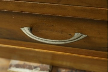 和製ヴィンテージ　昭和レトロ　ろくろ飾りとダイヤガラスが魅力的な本箱　(R-082304)