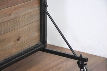 中古　UP TOWN FURNITURE(アップ タウン ファニチャー)　WORC(ウォルク)　インダストリアル　ガラス入り　ヴィンテージ感溢れるキャスター付きパーテーション2台セット(衝立て、ついたて、衝い立て、仕切り、間仕切り、店舗什器)(定価2台で約174000円)(R-082307)