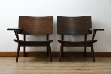 中古　希少な廃番品　久和屋　SCANDECK(スカンディック)シリーズ　オーク材の杢目が美しい重厚な一人掛けソファ2脚セット(アームチェア、ローチェア、リビングチェア、板座チェア、ダイニングチェア、イス、椅子、バラ売り可能)(R-082308)