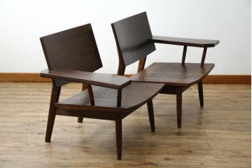 中古　希少な廃番品　久和屋　SCANDECK(スカンディック)シリーズ　オーク材の杢目が美しい重厚な一人掛けソファ2脚セット(アームチェア、ローチェア、リビングチェア、板座チェア、ダイニングチェア、イス、椅子、バラ売り可能)(R-082308)