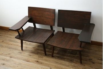 中古　希少な廃番品　久和屋　SCANDECK(スカンディック)シリーズ　オーク材の杢目が美しい重厚な一人掛けソファ2脚セット(アームチェア、ローチェア、リビングチェア、板座チェア、ダイニングチェア、イス、椅子、バラ売り可能)(R-082308)