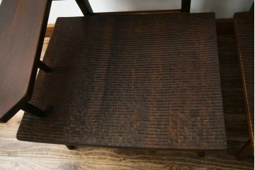 中古　希少な廃番品　久和屋　SCANDECK(スカンディック)シリーズ　オーク材の杢目が美しい重厚な一人掛けソファ2脚セット(アームチェア、ローチェア、リビングチェア、板座チェア、ダイニングチェア、イス、椅子、バラ売り可能)(R-082308)