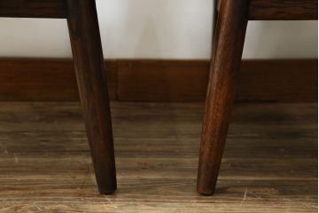 中古　希少な廃番品　久和屋　SCANDECK(スカンディック)シリーズ　オーク材の杢目が美しい重厚な一人掛けソファ2脚セット(アームチェア、ローチェア、リビングチェア、板座チェア、ダイニングチェア、イス、椅子、バラ売り可能)(R-082308)