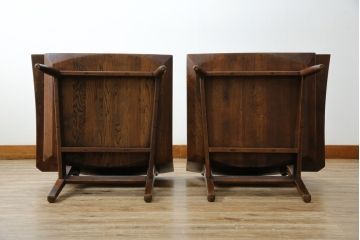 中古　希少な廃番品　久和屋　SCANDECK(スカンディック)シリーズ　オーク材の杢目が美しい重厚な一人掛けソファ2脚セット(アームチェア、ローチェア、リビングチェア、板座チェア、ダイニングチェア、イス、椅子、バラ売り可能)(R-082308)