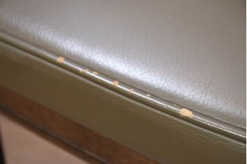 中古　カリモク家具(karimoku)　domani(ドマーニ)　QUEENS LIFE(クイーンズライフ)　洗練されたデザインが魅力のダイニングチェア4脚セット(椅子、イス、バラ売り可能)(定価4脚で約37万円)(R-082309)