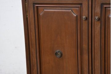 中古　希少な廃番品!!　maruni(マルニ木工)　KENT-COURT(ケントコート)　キャスター付き　側面引き出し付きが珍しい!!クラシカルな雰囲気のサイドキャビネット(サイドボード、カウンターテーブル、収納棚、戸棚、食器棚、作業台)(R-082310)