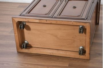 中古　希少な廃番品!!　maruni(マルニ木工)　KENT-COURT(ケントコート)　キャスター付き　側面引き出し付きが珍しい!!クラシカルな雰囲気のサイドキャビネット(サイドボード、カウンターテーブル、収納棚、戸棚、食器棚、作業台)(R-082310)