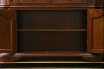 イタリアヴィンテージ　高級輸入家具　マホガニー材　丸みを帯びたデザインが優しい雰囲気のサイドボード　(R-082312)
