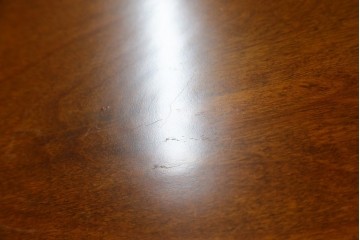 イタリアヴィンテージ　高級輸入家具　マホガニー材　丸みを帯びたデザインが優しい雰囲気のサイドボード　(R-082312)