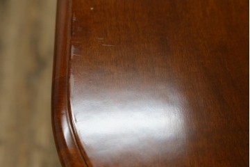 イタリアヴィンテージ　高級輸入家具　マホガニー材　丸みを帯びたデザインが優しい雰囲気のサイドボード　(R-082312)